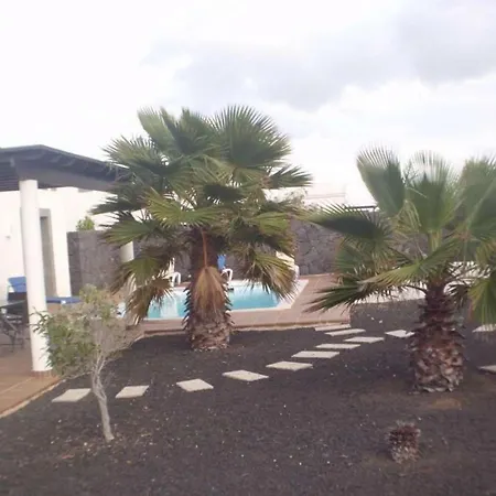 Villa Playa Blanca Sleeps 4 Pool Wifi