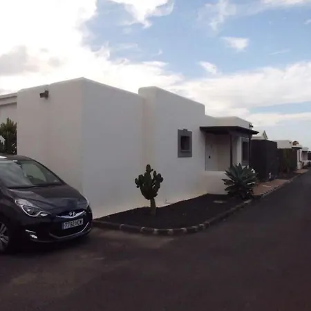 Playa Blanca Sleeps 4 Pool Wifi Villa *